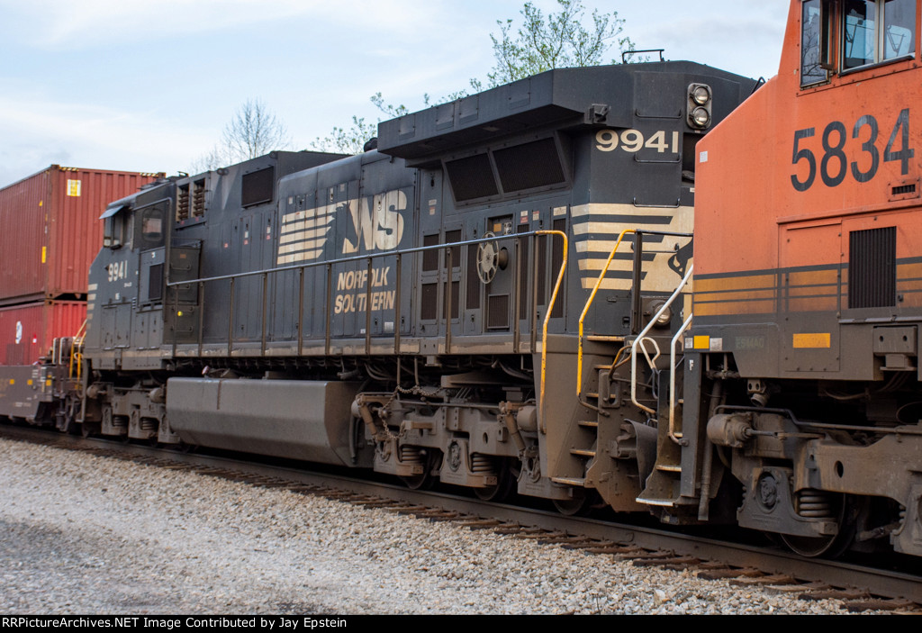 NS 9941 trails on 279